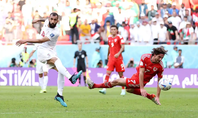 Iran vỡ òa giành chiến thắng lịch sử trước xứ Wales ảnh 2