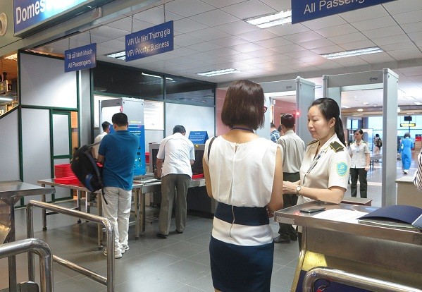 “Chôm” điện thoại của khách tại sân bay Cát Bi, bị “tóm gọn” ở Tân Sơn Nhất ảnh 1