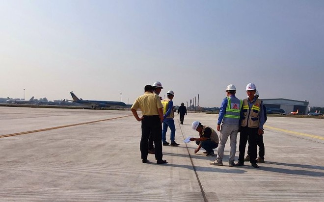 Một đường lăn sân bay Nội Bài đã sửa xong, khai thác từ sáng nay ảnh 1