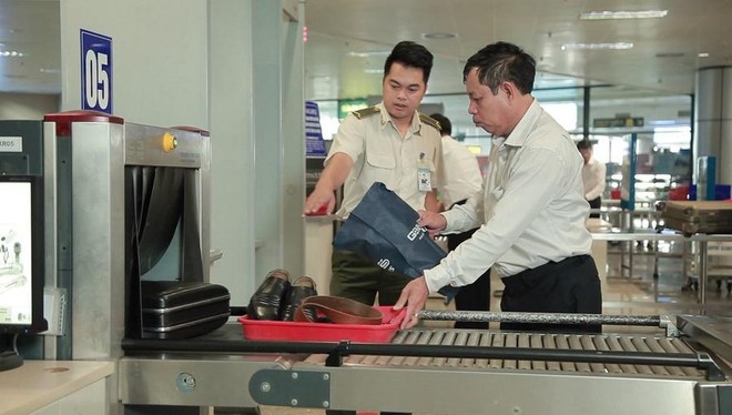 Khách liều lĩnh trộm ba lô ở sân bay Nội Bài, bị tóm gọn ở Phú Quốc ảnh 1