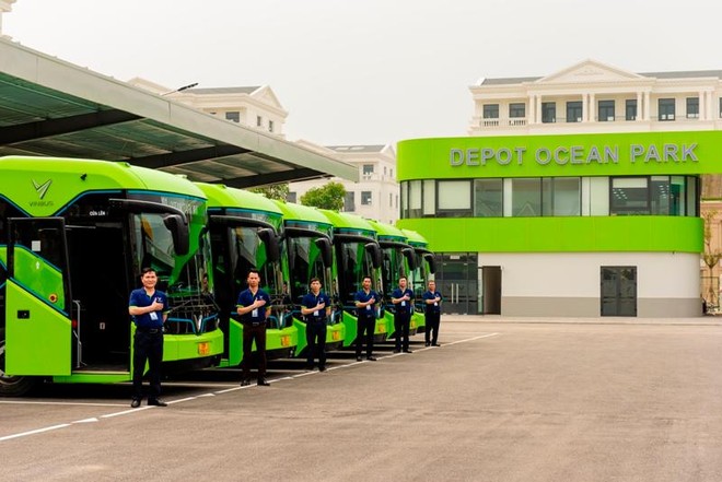 Buýt điện VinBus chính thức lăn bánh chở khách trong khu đô thị Vinhomes Ocean Park ảnh 1