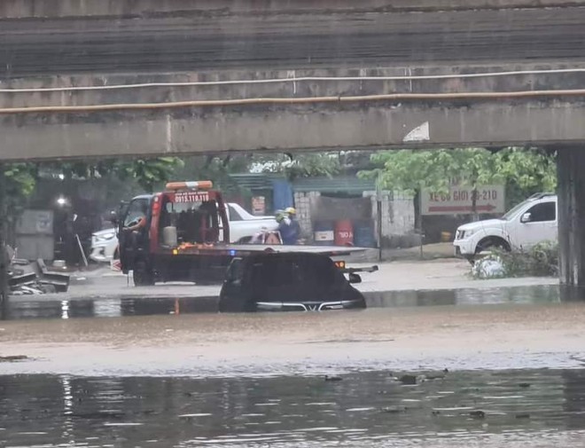 Đại lộ Thăng Long ngập nước, nhiều hầm chui dân sinh thành... ao ảnh 2