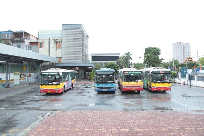 Tất cả xe buýt của Hà Nội chuyển thành xe điện vào 2025, liệu có kịp đầu tư? ảnh 1
