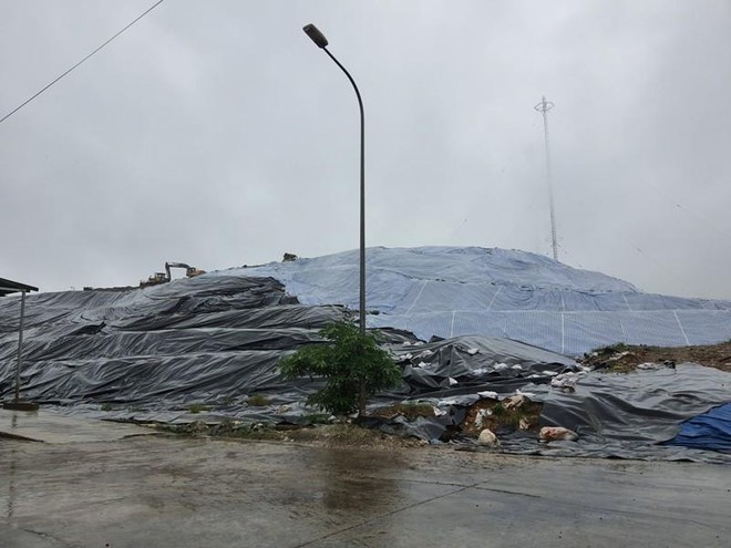 Hà Nội: Bãi rác Xuân Sơn tạm dừng tiếp nhận rác để phòng ngừa sự cố môi trường ảnh 1