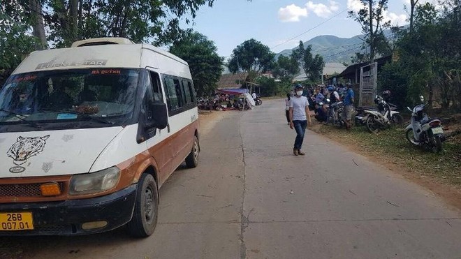 Vụ xe chở học sinh bung cửa làm 1 người tử vong ở Sơn La: Bộ Giao thông chỉ đạo khẩn ảnh 1