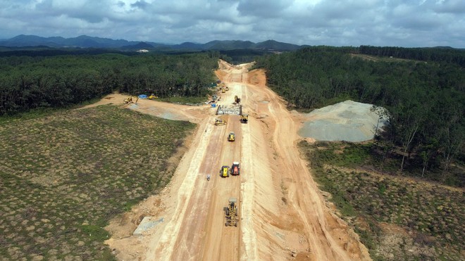 Ba dự án thành phần cao tốc Bắc- Nam vẫn thiếu hơn 3 triệu m3 đất đắp nền ảnh 1