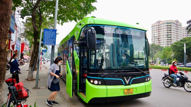 Tất cả xe buýt của Hà Nội chuyển thành xe điện vào 2025, liệu có kịp đầu tư? ảnh 2