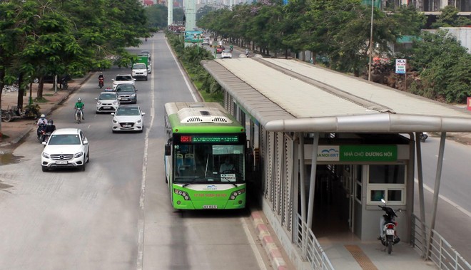 Đề xuất cho phép xe chở khách khối lượng lớn, xe buýt thường được đi vào làn BRT ảnh 1