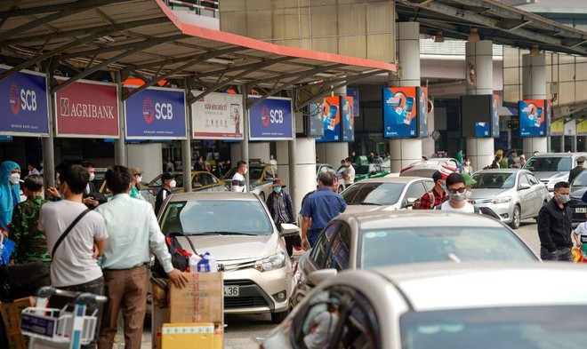 Sân bay Nội Bài và Tân Sơn Nhất cần giải pháp hạn chế ùn tắc ảnh 1