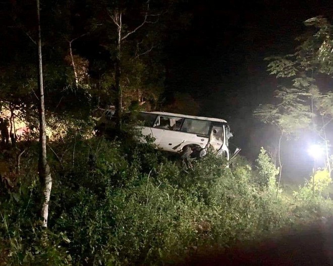 Xe du lịch chở 28 khách đi Vườn quốc gia Xuân Sơn bị lật trong đêm làm 3 người thiệt mạng ảnh 2