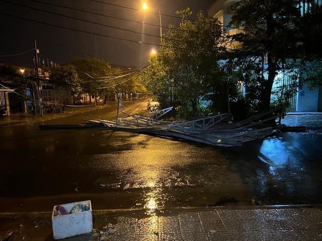 Bão số 4 đổ bộ đất liền Thừa Thiên Huế- Quảng Ngãi, mưa xối xả đổ xuống Trung bộ ảnh 2