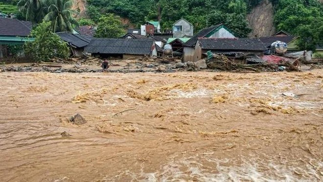 Lũ quét kinh hoàng ở Kỳ Sơn: Vẫn còn 2 bản làng bị cô lập, lực lượng chức năng nỗ lực thông đường