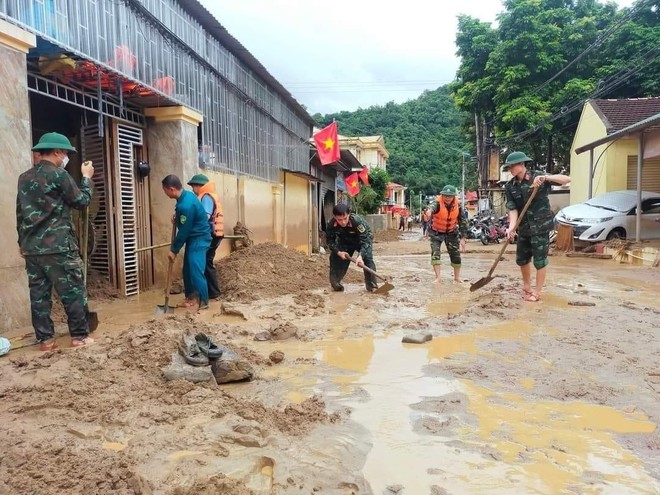 Lũ quét kinh hoàng ở Kỳ Sơn: Vẫn còn 2 bản làng bị cô lập, lực lượng chức năng nỗ lực thông đường