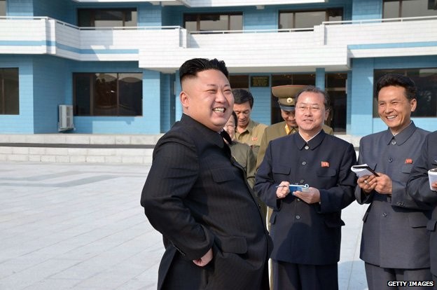 Bí ẩn những người luôn ghi chép tỉ mỉ xung quanh Chủ tịch Kim Jong-un? ảnh 2