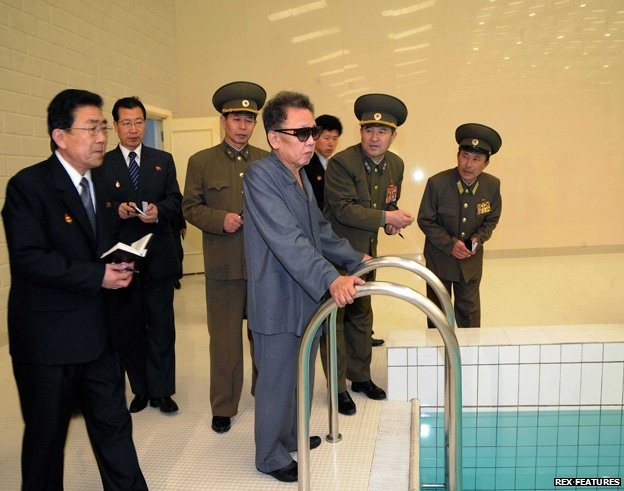 Bí ẩn những người luôn ghi chép tỉ mỉ xung quanh Chủ tịch Kim Jong-un? ảnh 3