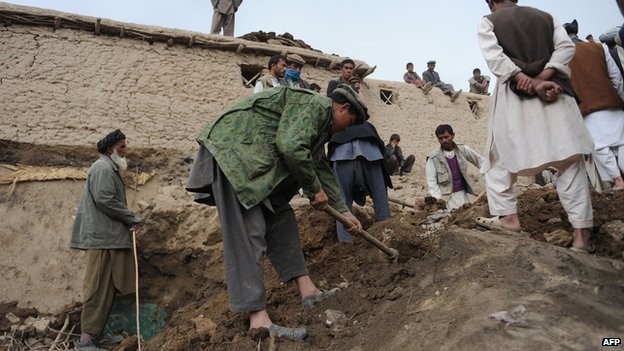 Sạt lở đất ở Afghanistan: Ngôi mộ tập thể ở làng Ab Barik ảnh 1