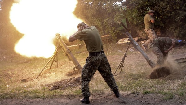 Ukraine: Quân chính phủ tấn công dữ dội thành phố Shakhtarsk, Donetsk ảnh 1