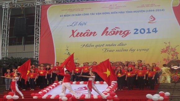 Hàng nghìn người tham dự "lễ hội Xuân Hồng 2014" ảnh 11