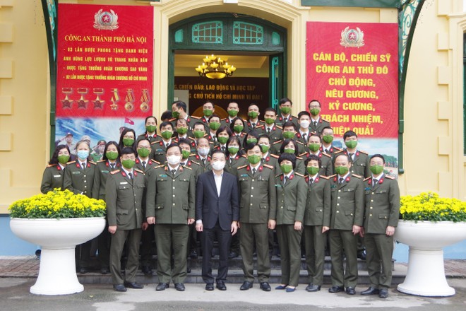 Chủ tịch Hà Nội chúc Tết, động viên 2 đơn vị Công an Thủ đô góp sức nhiều trong phòng chống Covid-19 ảnh 2