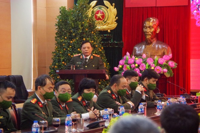 Chủ tịch Hà Nội chúc Tết, động viên 2 đơn vị Công an Thủ đô góp sức nhiều trong phòng chống Covid-19 ảnh 3