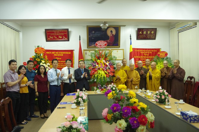 Chủ tịch Hà Nội chúc mừng Giáo hội Phật giáo Việt Nam TP Hà Nội dịp Đại lễ Phật đản ảnh 1