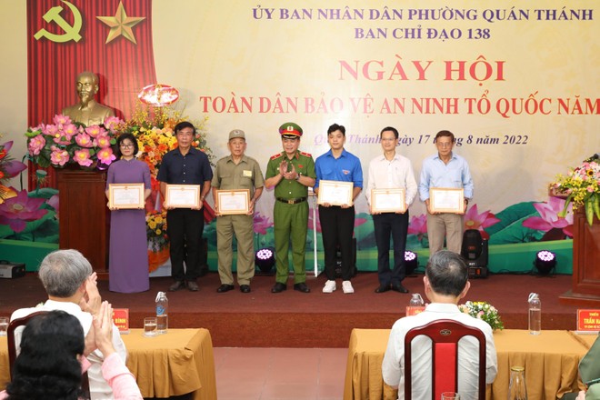 Đại tướng Tô Lâm dự Ngày hội toàn dân bảo vệ An ninh Tổ quốc ở phường Quán Thánh ảnh 5