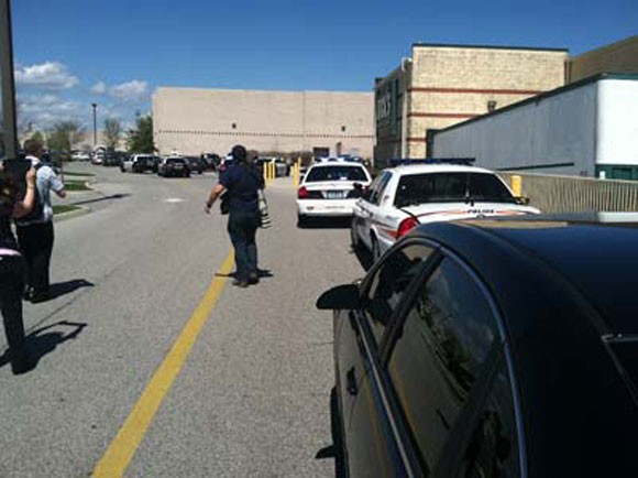 Sinh viên nổ súng tại trung tâm mua sắm ở Virginia, Mỹ ảnh 1
