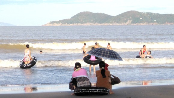 Nam sinh viên chết đuối ở biển Cửa Lò ảnh 1