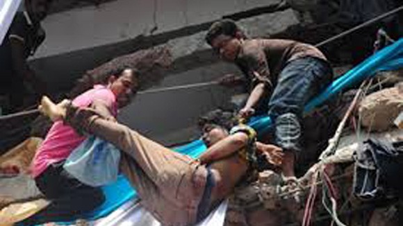 Số người chết trong vụ sập tòa nhà 8 tầng ở Bangladesh vượt quá 900 ảnh 2