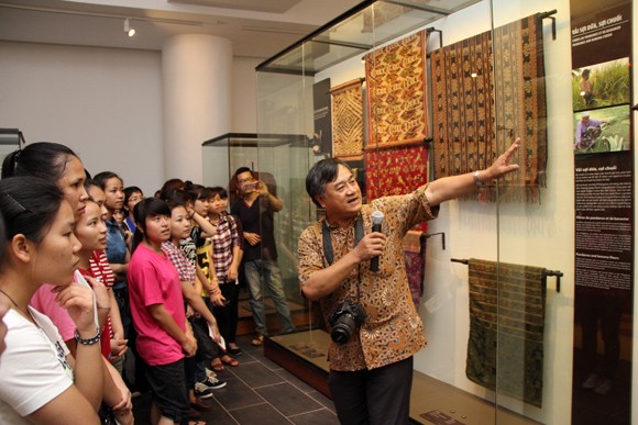 Bảo tàng Dân tộc học Việt Nam nhận chứng chỉ Excellence năm 2014 ảnh 2