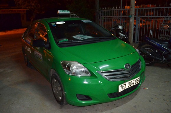 CSGT kịp thời ngăn chặn đối tượng say xỉn, lấy xe taxi bỏ chạy trong đêm ảnh 2