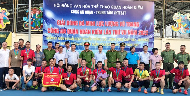 Bế mạc giải bóng đá truyền thống Công an quận Hoàn Kiếm ảnh 2