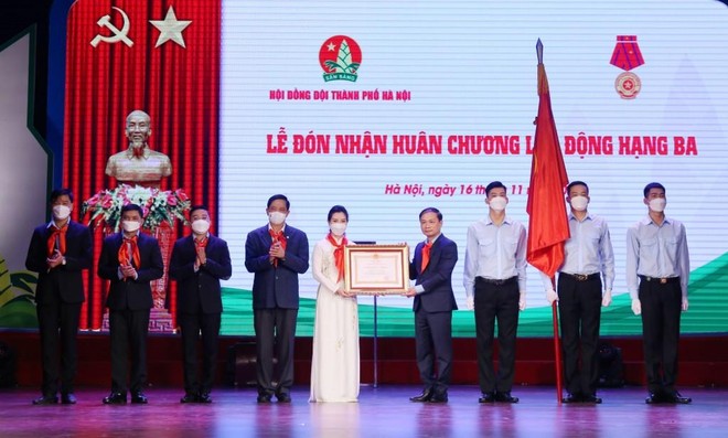 Hội đồng Đội thành phố Hà Nội đón nhận Huân chương Lao động hạng Ba ảnh 1