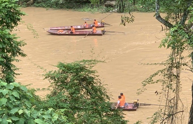 Lật thuyền trên sông Chảy ở Lào Cai khiến 5 người chết và mất tích ảnh 1