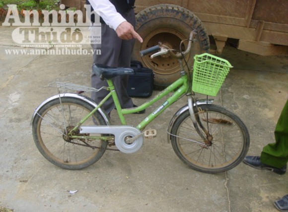 Thương tâm cháu bé bị xe công nông cán chết ảnh 2