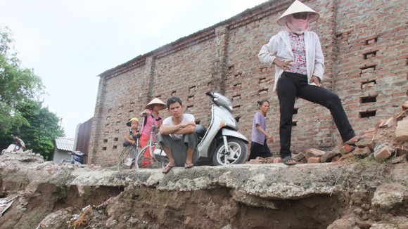 Sụt lún kè Tráng Việt: Mang tiền tỷ đổ xuống sông ảnh 1