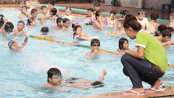 Nhộn nhạo dịch vụ dạy bơi hè ảnh 2