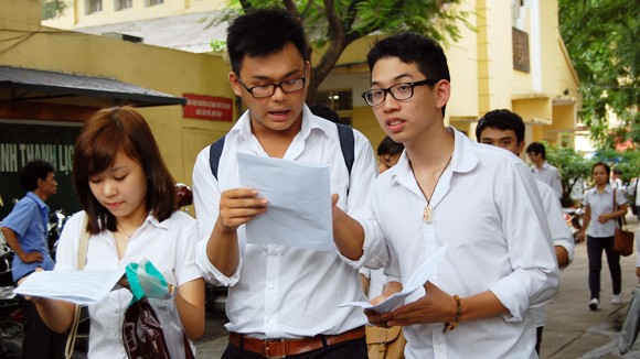 Chấm thi tốt nghiệp THPT 2013 ở Hà Nội: Điểm cao môn Văn ảnh 1