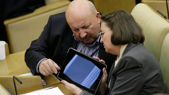 Quan chức Nga “cạch mặt” iPad ảnh 1
