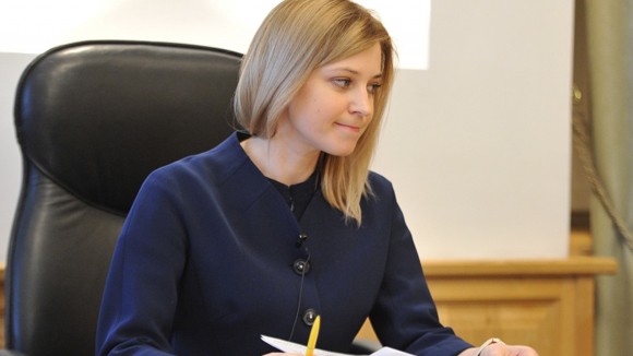 Nữ Bộ trưởng xinh đẹp của Crimea bị Ukraine khép tội vắng mặt ảnh 1