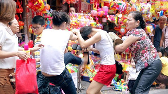 Đánh ghen kinh hoàng: Tình mất, nhà tan ảnh 1