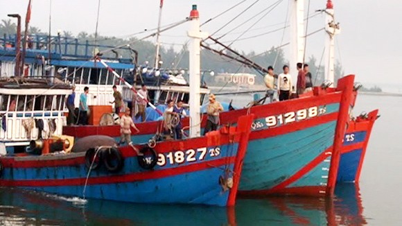 Đột phá chính sách giúp ngư dân bám biển ảnh 1