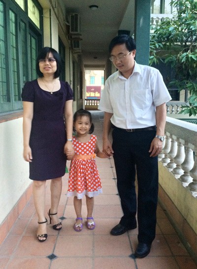 Hai vợ chồng mù sở hữu hai tấm bằng Thạc sĩ của người mù đầu tiên ở Việt Nam ảnh 1