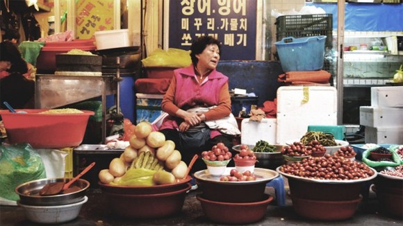 Hàng trăm người già Hàn Quốc bán thân nuôi miệng ảnh 1