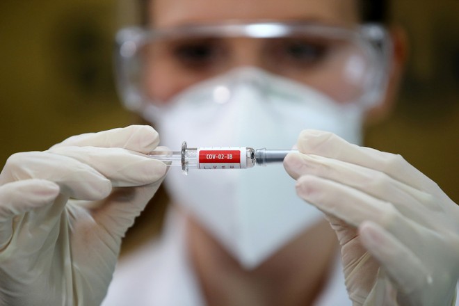 Nga và Mỹ cạnh tranh gấp rút đưa vaccine Covid-19 “về đích” ảnh 1