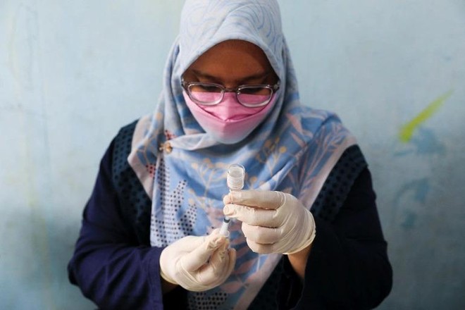 Indonesia bắt đầu tiêm vaccine Covid-19 bổ sung, nhưng sẽ tính phí ảnh 1