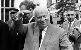 Nhà lãnh đạo Liên Xô Nikita Khrushchev được các sĩ quan KGB giỏi nhất bảo vệ ảnh 1