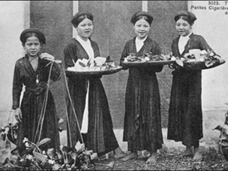 Chẳng thơm cũng thể hoa nhài…