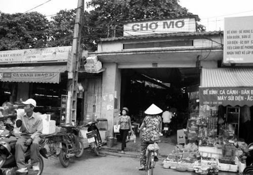 Chợ Mơ xưa tuy nằm trong thành phố nhưng lại giống chợ quê
