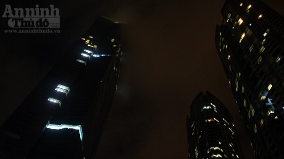 "Khói đen" bất thường vây tháp 72 tầng Keangnam